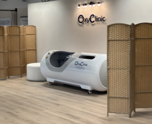 a lie-down hard shell hbot chamber at oxyclinic